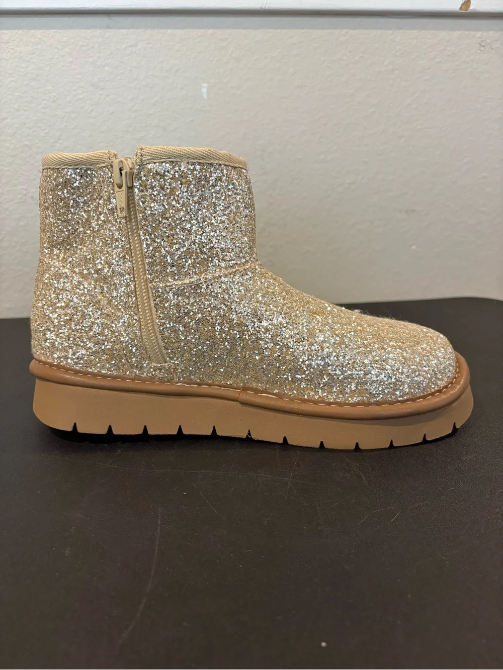 Cat & Jack Girls Honor Faux Suede Style Fur Lined Gold Glitter Boots Youth Sz 5Y